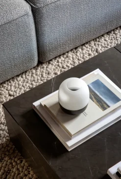 Plinth Low White Carrara marmor fra Audo Copenhagen