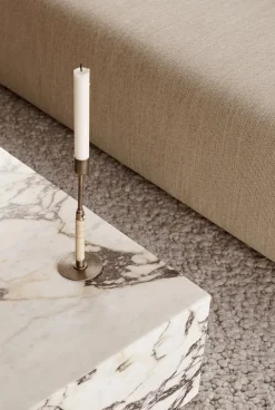 Plinth Low White Carrara marmor fra Audo Copenhagen