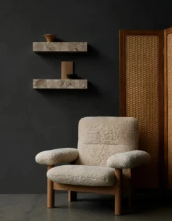 Plinth Shelf Grey Kendzo marmor fra Audo Copenhagen