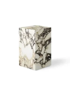 Plinth Tall White Carrara marmor fra Audo Copenhagen