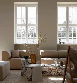 Plinth Tall White Carrara marmor fra Audo Copenhagen