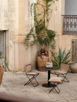 Pond Dining Table fra Ferm Living