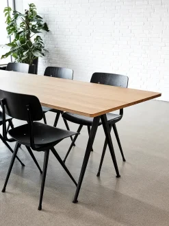 Pyramid 02 bord fra Hay