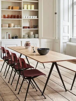 Pyramid 02 bord fra Hay