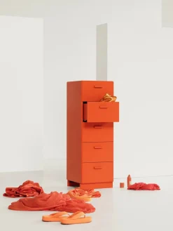 Relief Kommode, bred fra String