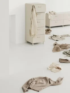 Relief Kommode, høj fra String