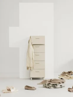 Relief Kommode, lav fra String