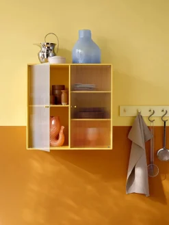 Ripple II Vitrineskab, inkl. sokkel fra Montana