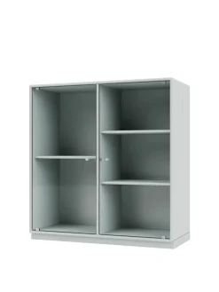 Ripple II Vitrineskab, inkl. ben fra Montana