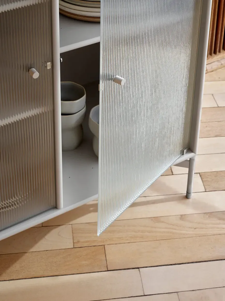 Ripple III Vitrineskab, inkl. sokkel fra Montana