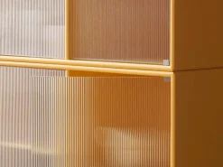 Ripple III Vitrineskab, inkl. ophæng fra Montana