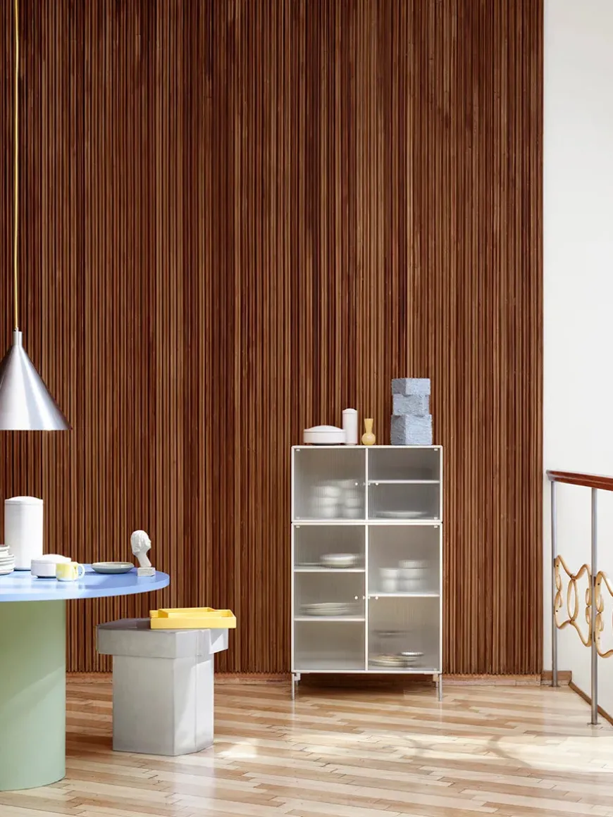 Ripple III Vitrineskab, inkl. ophæng fra Montana