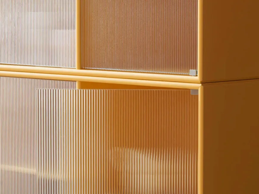 Ripple IV Vitrineskab, inkl. ophæng fra Montana