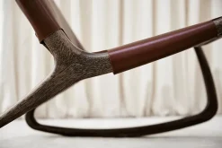 Rocker gyngestol, grå eg med mustang farvet læder fra Mater