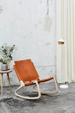 Rocker gyngestol, grå eg med mustang farvet læder fra Mater