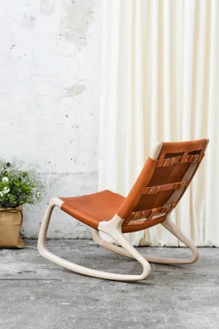 Rocker gyngestol, grå eg med mustang farvet læder fra Mater