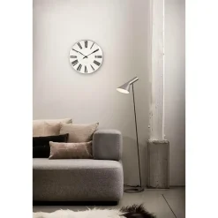 Roman Vægur af Arne Jacobsen (Ø: 16)