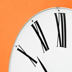 Roman Vægur af Arne Jacobsen (Ø: 48)