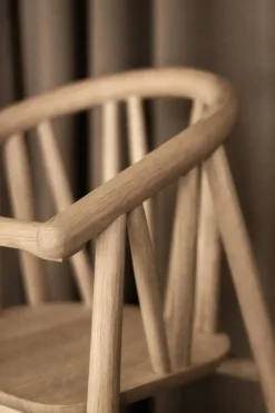 Saga Højstol, eg fra Oaklings