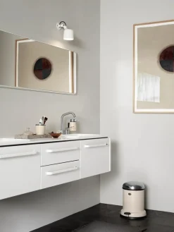 Sæbedispenser, væg, hvid fra Vipp