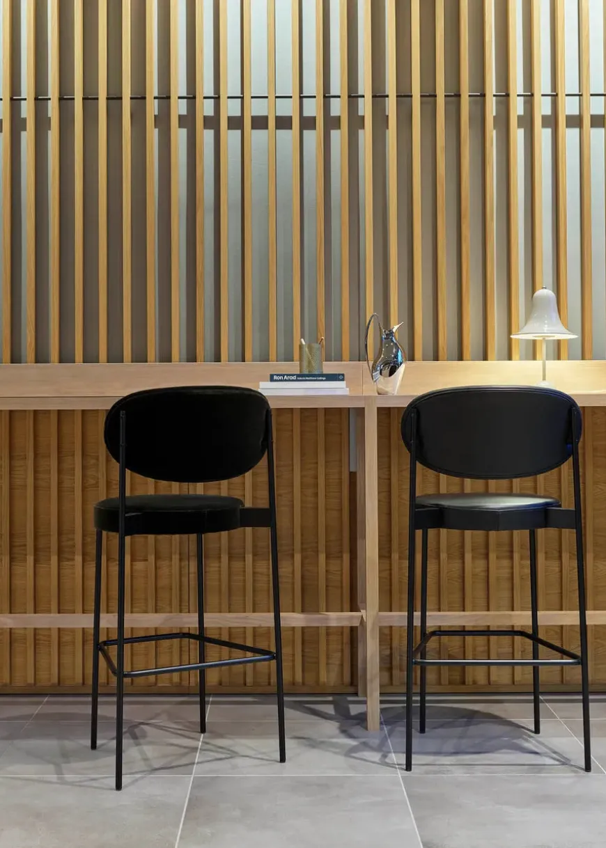 Serie 430 barstol, sort af Verner Panton