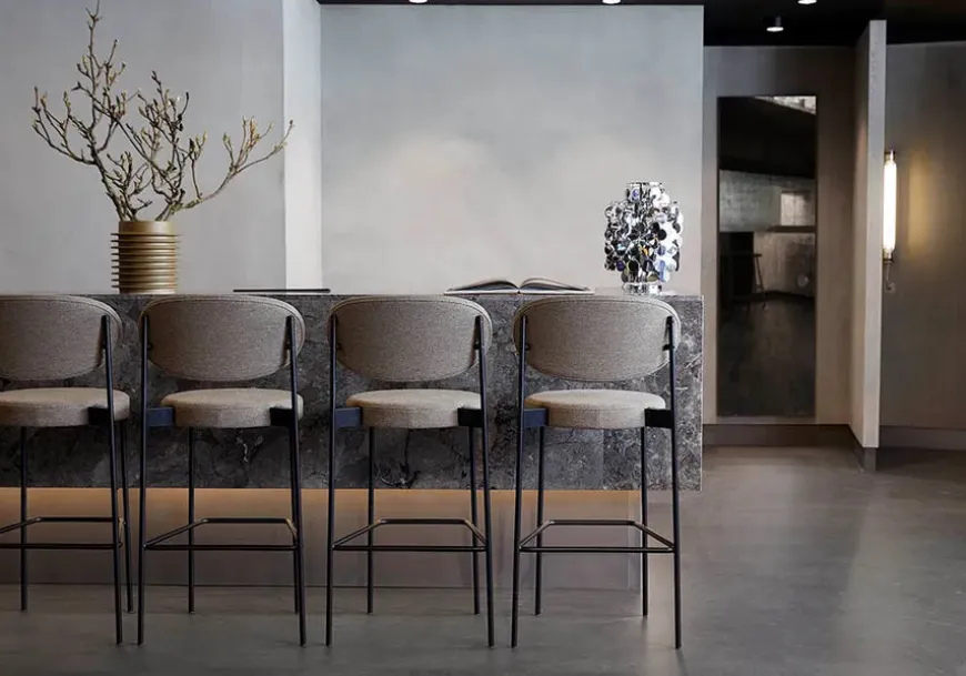 Serie 430 barstol, sort af Verner Panton