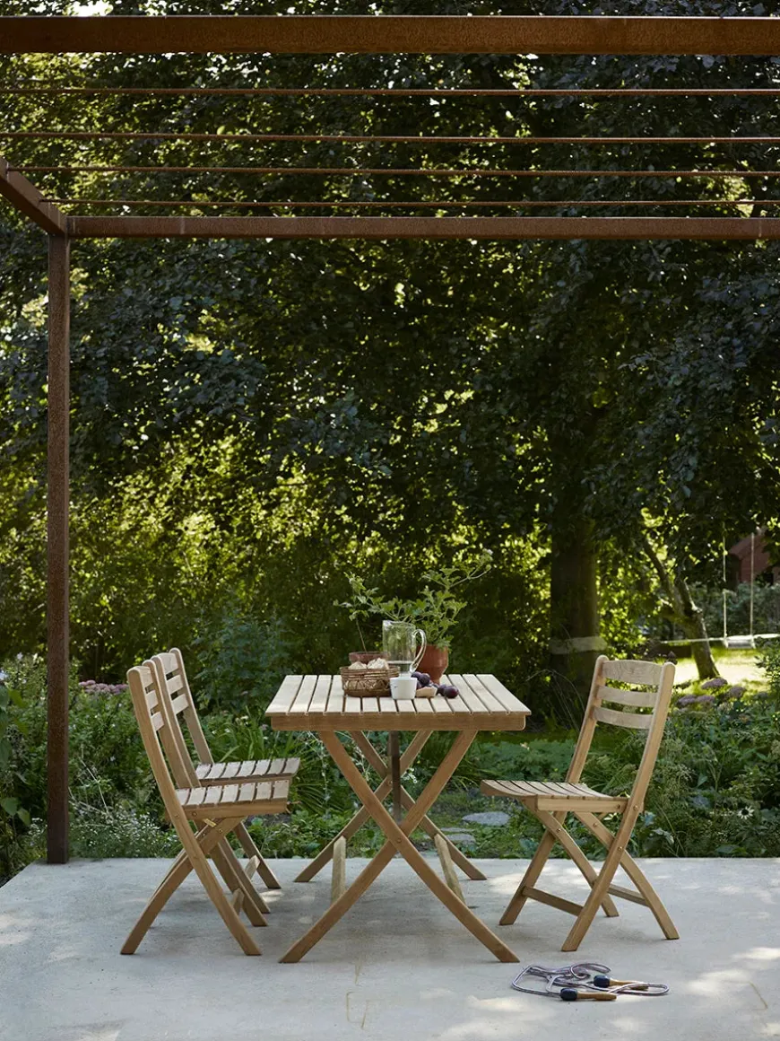 Skagerak Selandia Sæt, 2 stole og Ø 94 bord fra Fritz Hansen