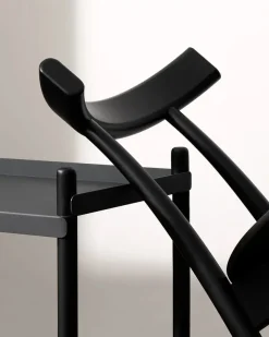 Skinny wooden chair, ash/black fra Nine