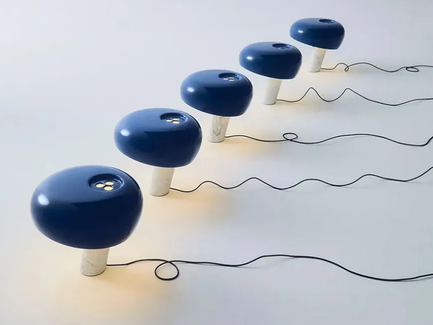 Snoopy Bordlampe, navy blue fra Flos