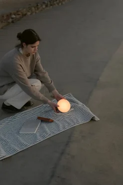 Sphere Adventure Light, warm grey fra New Works