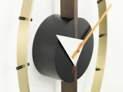 Spindle Clock fra Vitra