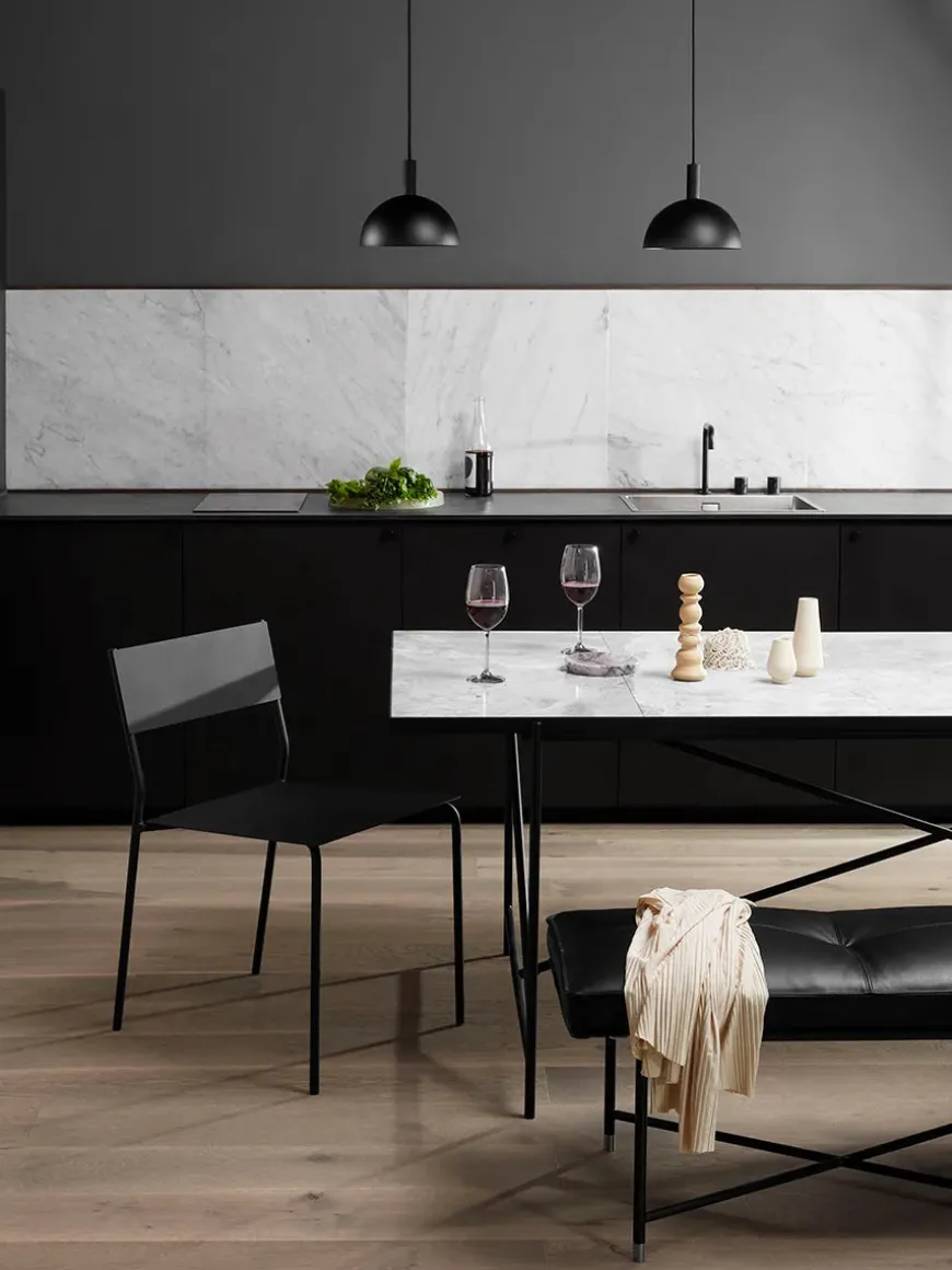 Spisebord 230, sort marmor fra HANDVÄRK