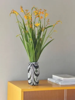 Splash Vase Roll Neck Small, green swirl fra Hay