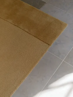 Split Plains Tæppe, Mustard fra Linie Design