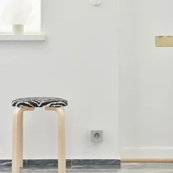 Square 2 Stikdåse med USB, beige fra Avolt