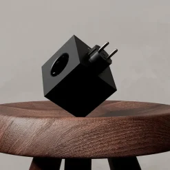 Square 2 Stikdåse med USB, beige fra Avolt