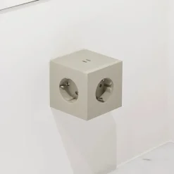 Square 2 Stikdåse med USB, beige fra Avolt