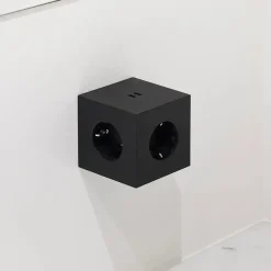 Square 2 Stikdåse med USB, sort fra Avolt