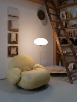 Stemlite gulvlampe fra GUBI