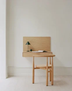 Tana Wall Mounted Desk, oak fra New Works