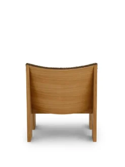 Tenon Lounge Chair, fumed oak fra New Works