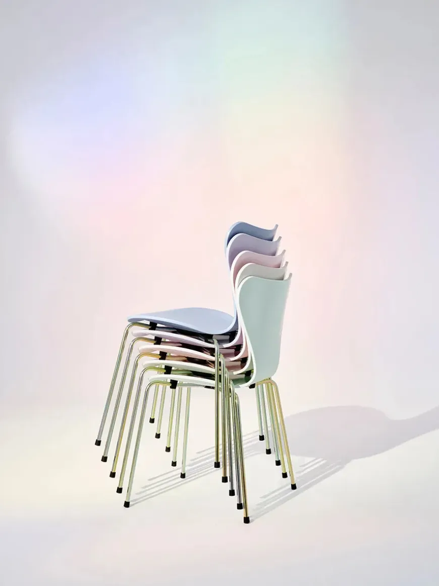 70th Anniversary Edition 3107 Spisebordsstol, 7:14 AM Beige af Arne Jacobsen