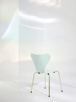 70th Anniversary Edition 3107 Spisebordsstol, 7:14 AM Violet af Arne Jacobsen