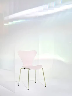 70th Anniversary Edition 3107 Spisebordsstol, 7:14 AM Pink af Arne Jacobsen