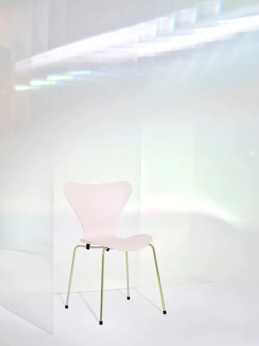 70th Anniversary Edition 3107 Spisebordsstol, 7:14 AM Pink af Arne Jacobsen