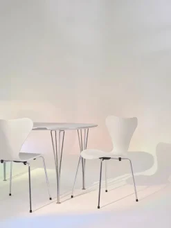 70th Anniversary Edition 3107 Spisebordsstol, 7:14 AM Pink af Arne Jacobsen