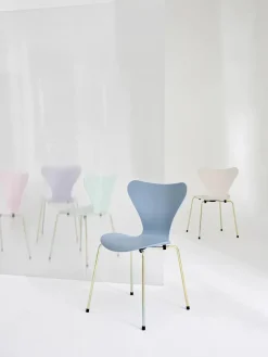 70th Anniversary Edition 3107 Spisebordsstol, 7:14 AM Pink af Arne Jacobsen