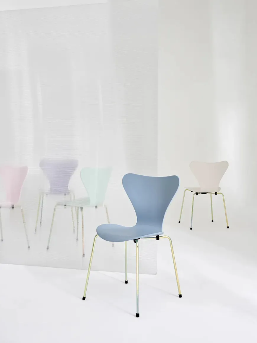 70th Anniversary Edition 3107 Spisebordsstol, 7:14 AM Pink af Arne Jacobsen