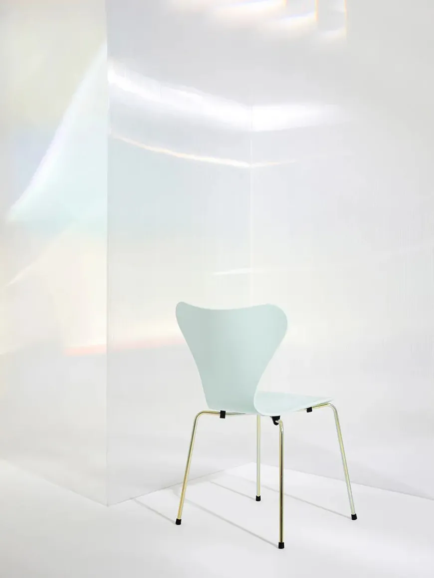 70th Anniversary Edition 3107 Spisebordsstol, 7:14 AM Pink af Arne Jacobsen