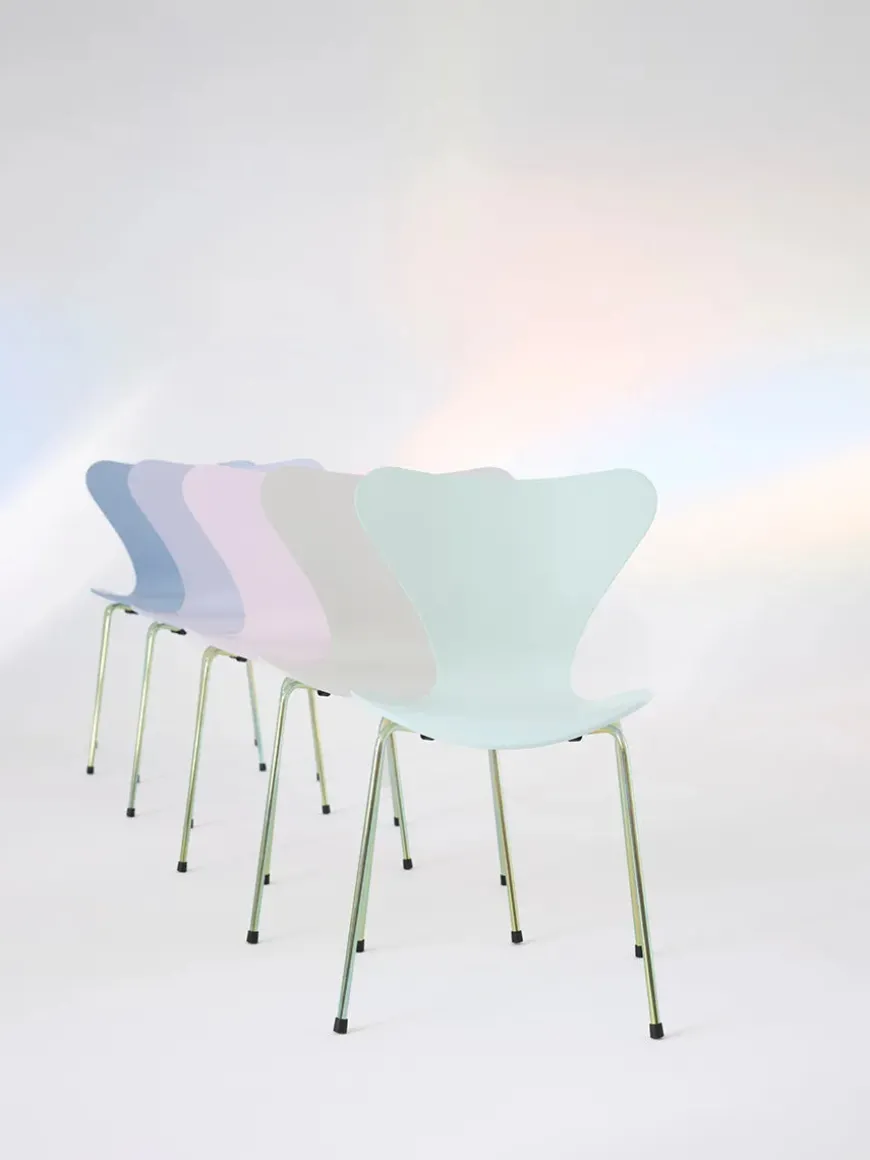 70th Anniversary Edition 3107 Spisebordsstol, 7:14 AM Pink af Arne Jacobsen